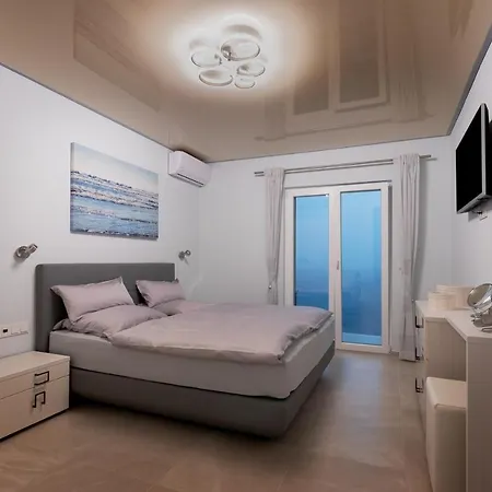 Beachfront - Private Heated Pool Villa