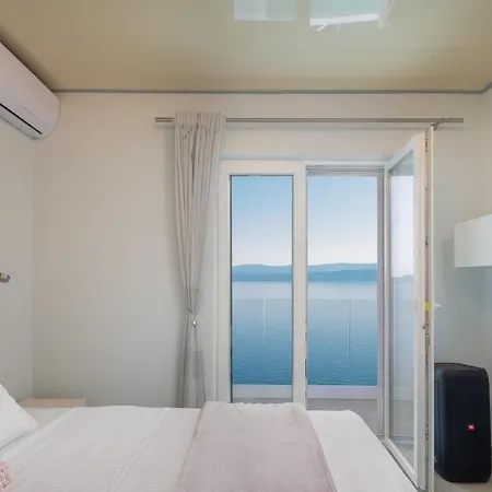 Beachfront - Private Heated Pool *