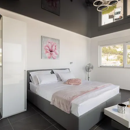 Villa Beachfront - Private Heated Pool *