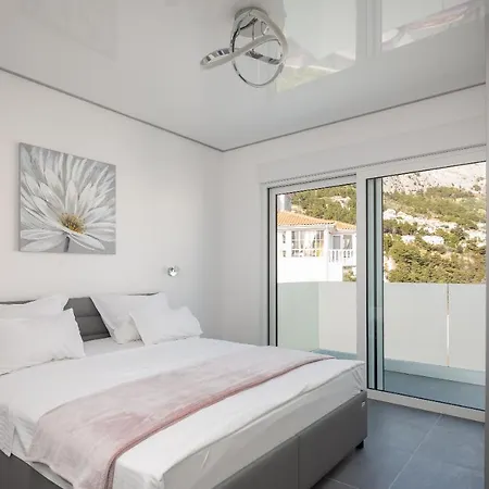 Beachfront - Private Heated Pool Mimice