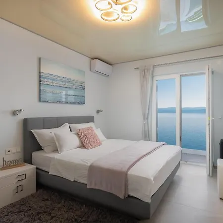 Beachfront - Private Heated Pool וילה *