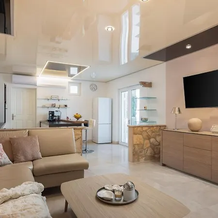 Beachfront - Private Heated Pool Villa