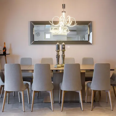 Villa Beachfront - Private Heated Pool Mimice