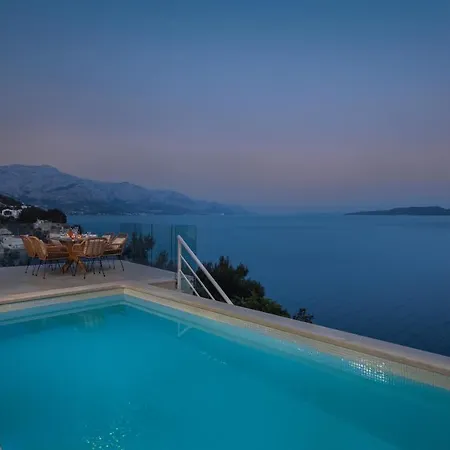 Beachfront - Private Heated Pool 빌라