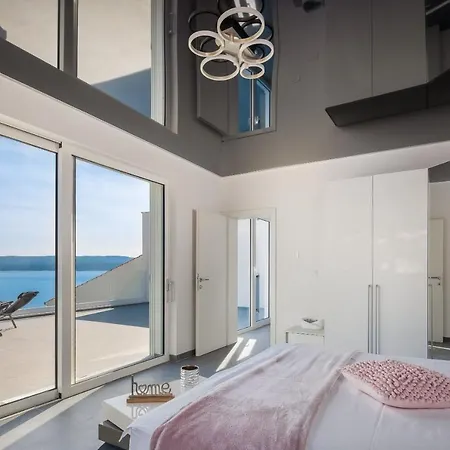 Beachfront - Private Heated Pool וילה מימיצה