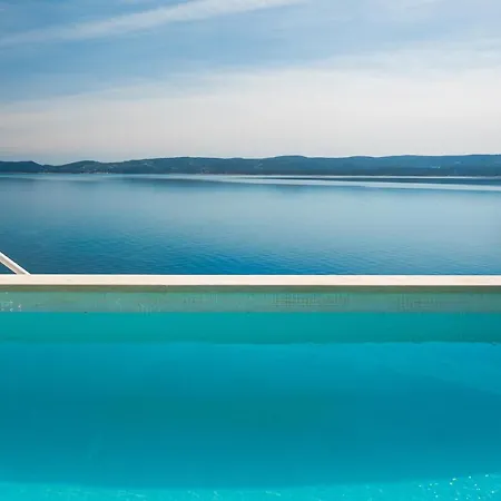 Beachfront - Private Heated Pool Mimice