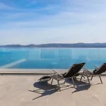 Beachfront - Private Heated Pool 빌라