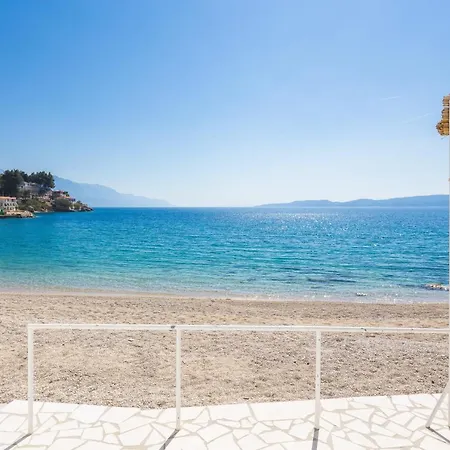 Villa Beachfront - Private Heated Pool *