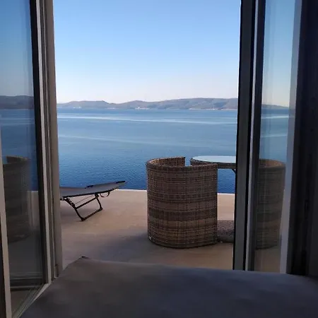 Beachfront - Private Heated Pool *