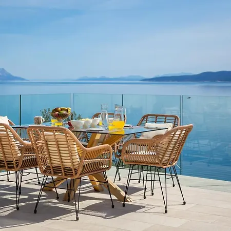Beachfront - Private Heated Pool Mimice