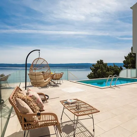 Beachfront - Private Heated Pool וילה מימיצה
