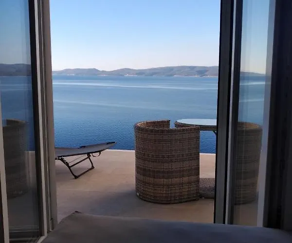 Beachfront - Private Heated Pool *